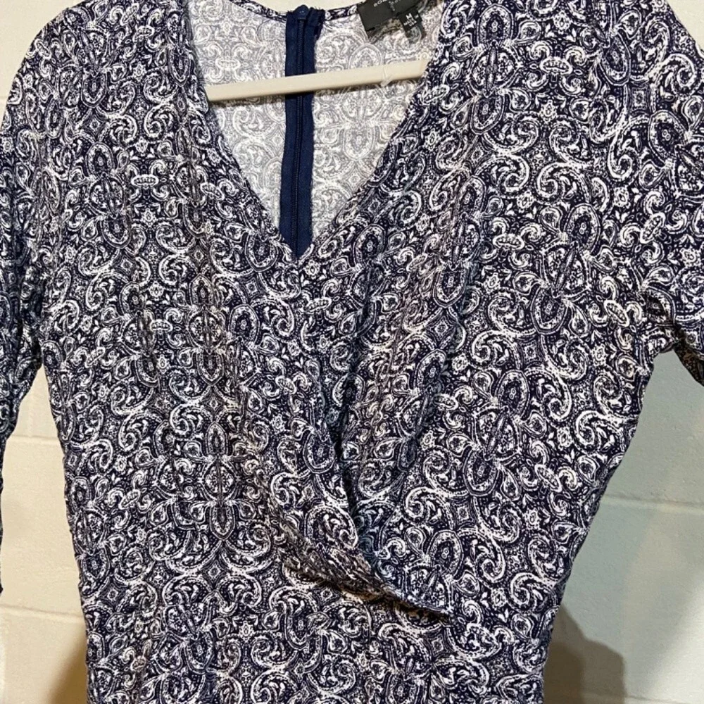 Romeo‎ & Juliet Couture Women Shorts Romper M Blue Paisley  3/4 Sleeve V-neck